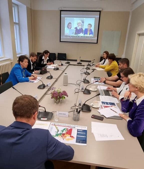 Saeimas Sociālo un darba lietu komisija iepazīstas par kontracepcijas pieejamību Eiropas valstīs