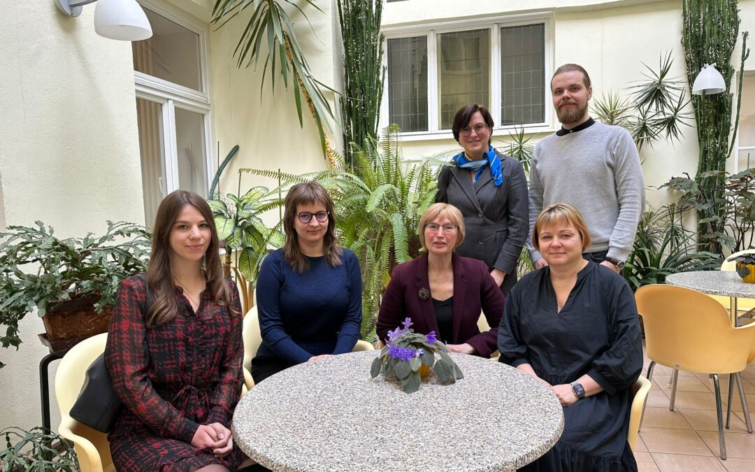 Brīvprātīgās jaunietes tiekas ar Saeimas deputātēm
